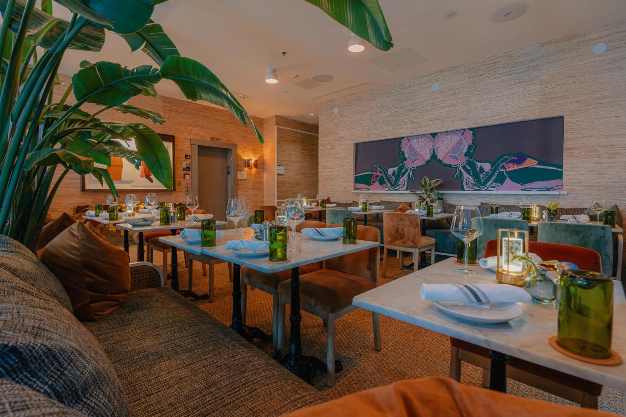 Resort Kimpton Surfcomber 4*